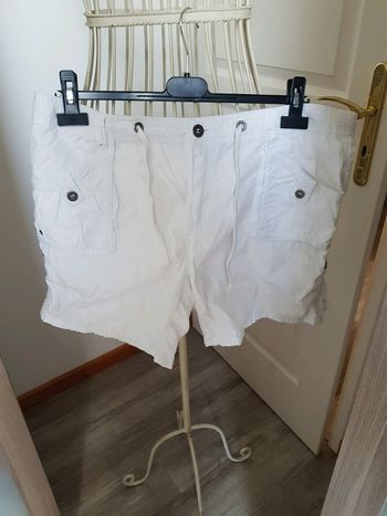 Short blanc 44