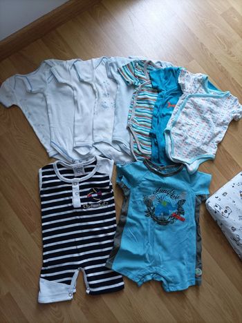Lot 10 bodies manches courtes 3 mois 60/62 cm