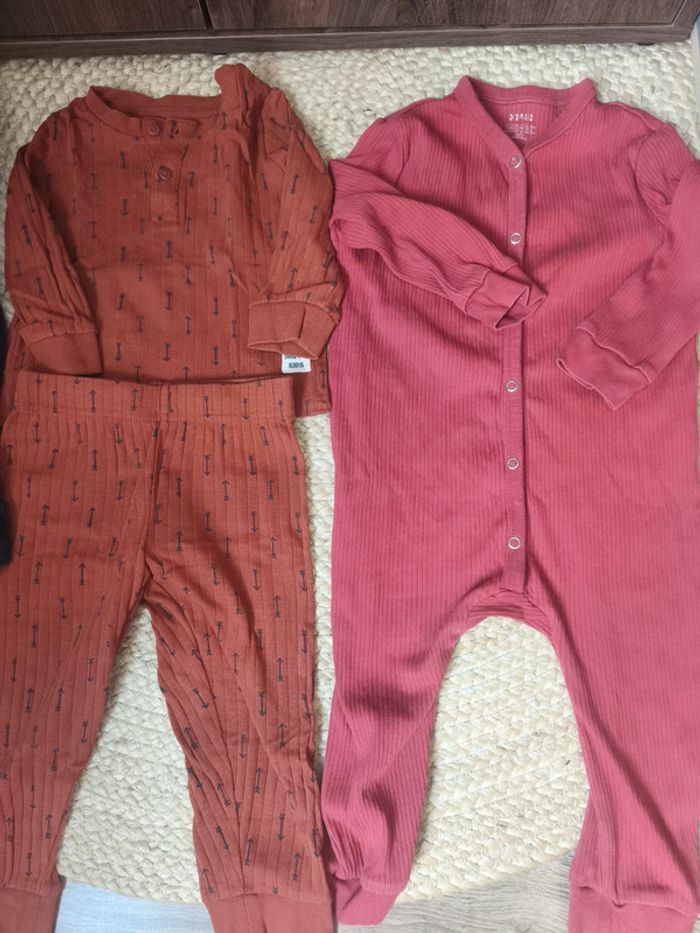 Vêtements de nuit 2 ans - photo numéro 2