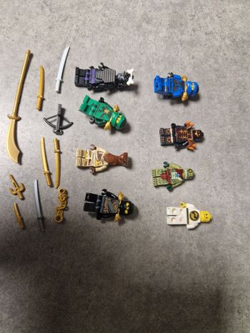 Lot figurines lego ninjago avec accessoires (2)