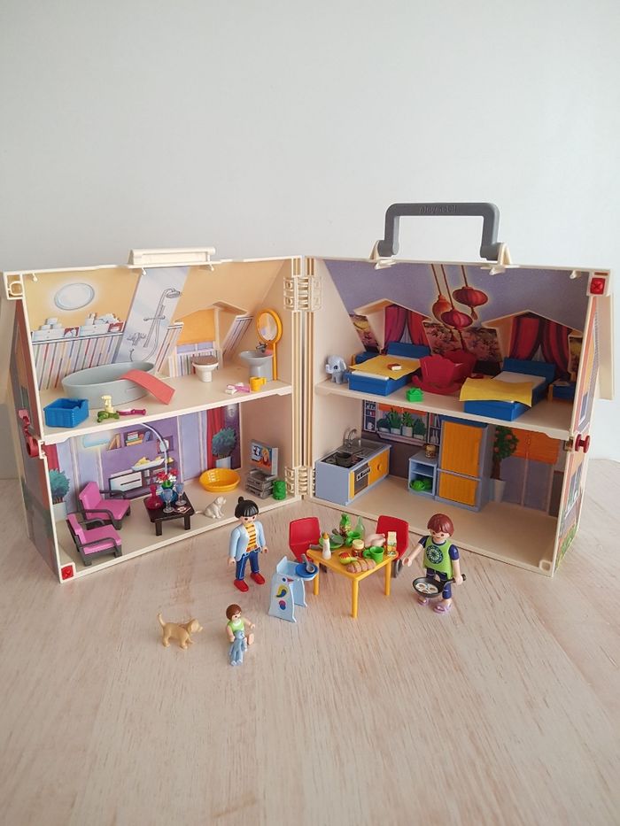 Maison transportable avec famille et accessoires Playmobil - photo numéro 2
