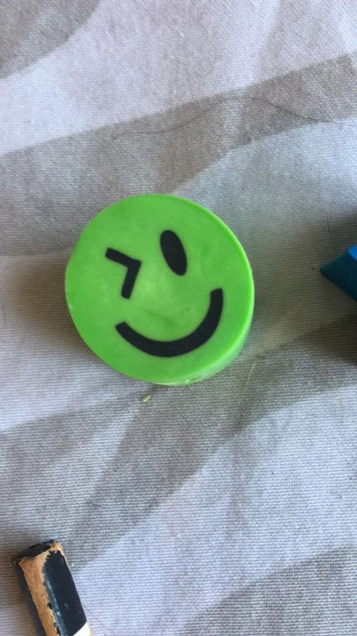 Lot de 3 gommes à mettre au bout du crayon Neuves - photo numéro 3