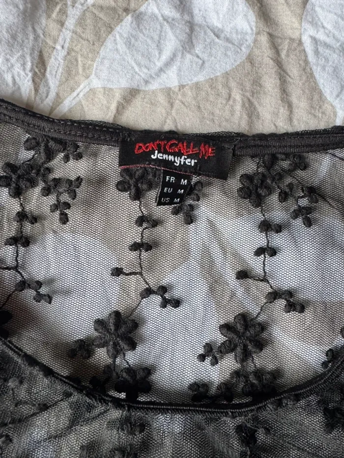 T-shirt manche courtes dentelle noir et broderie - photo numéro 2