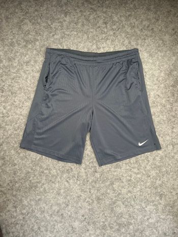 Short de sport Nike gris Dri-Fit athlétisme - Taille XL