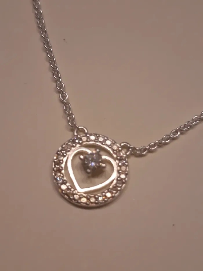 Collier pendentif fantaisie coeur strass