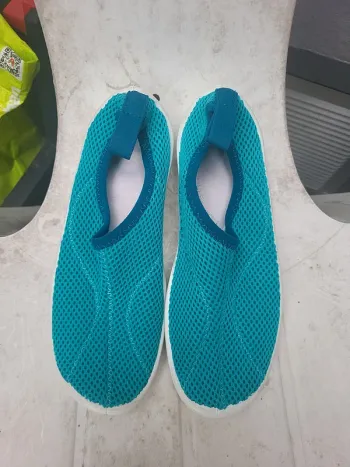 Chaussures de plage, taille 32,33 ,decathlon