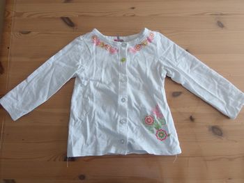 Gilet blanc avec dessins