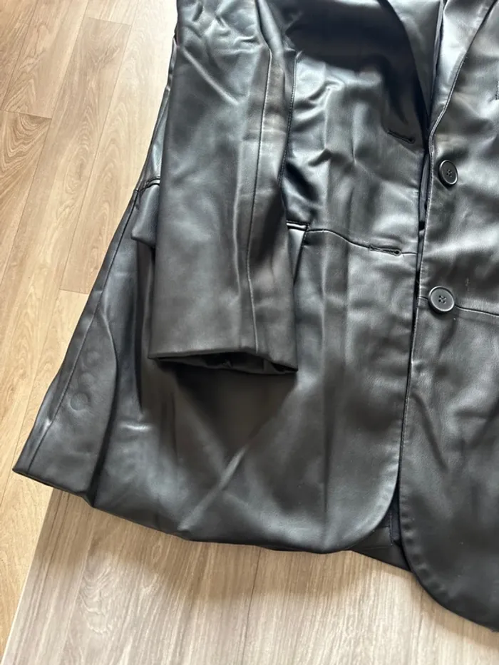 Blazer en simili cuir Bershka - photo numéro 4
