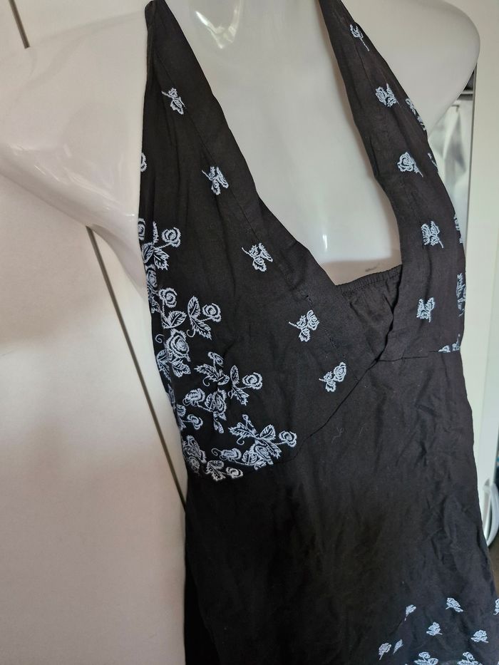 Superbe robe évasée dos nu, corsage audacieux - photo numéro 2