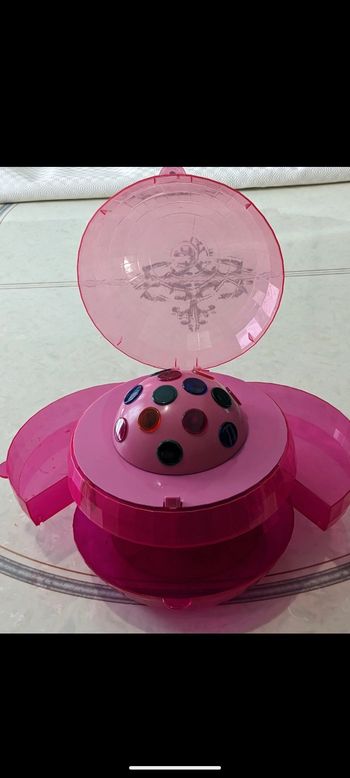 Joli min-coiffeuse pour fille.