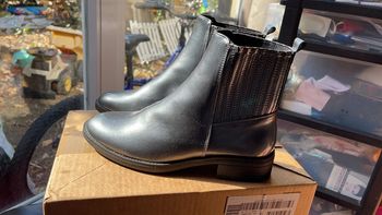 Jolies bottines couleur argentée pointure 38