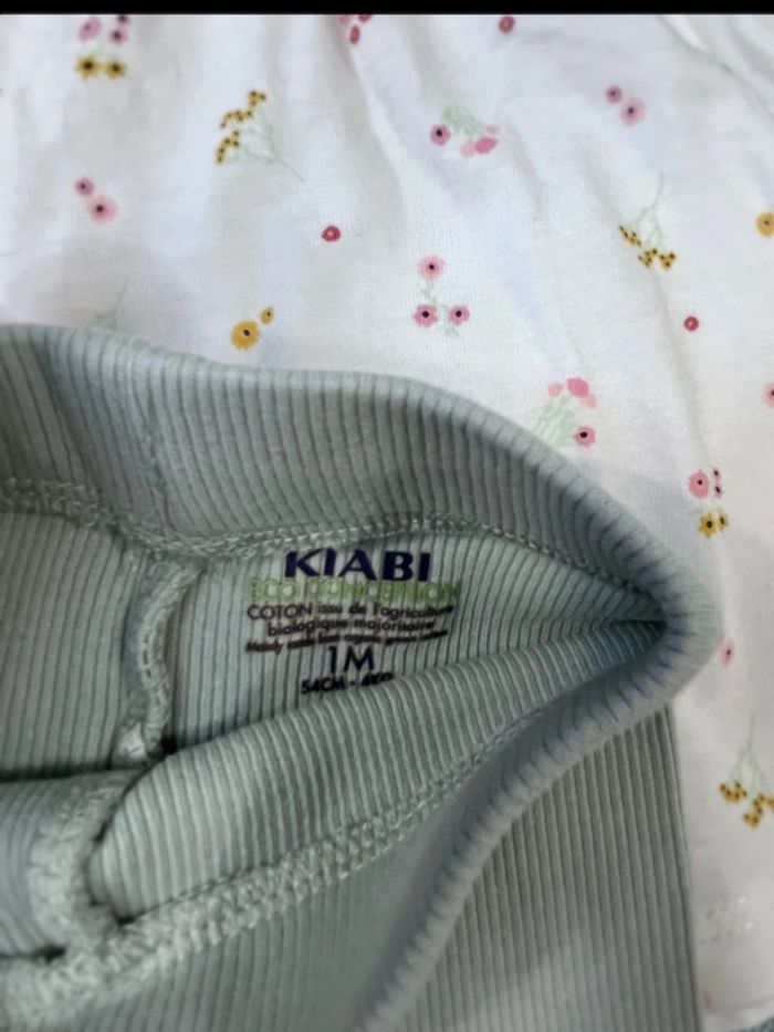 Ensemble taille 1 mois - photo numéro 3