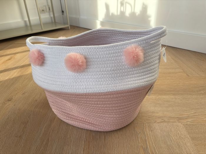Panier ponpons rose