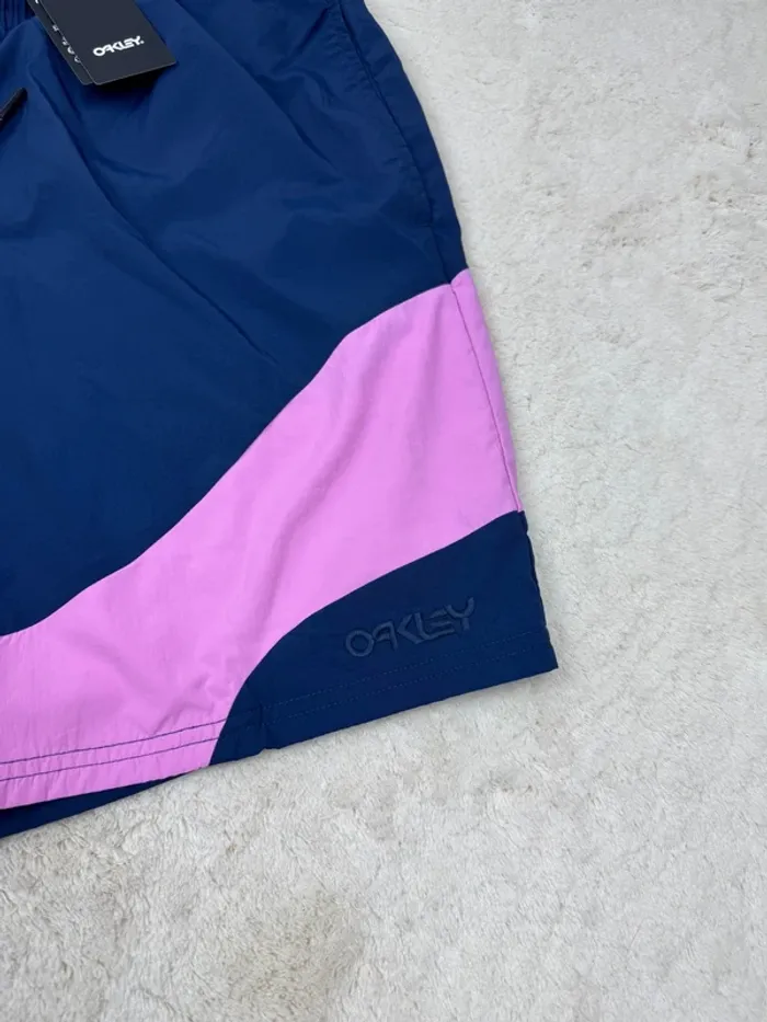 Short Oakley à empiècement bleu marine et rose Neuf Taille M - photo numéro 3