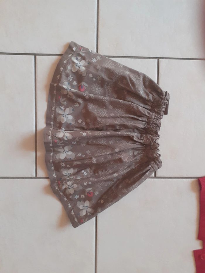 Jupe vertbaudet marron claire fleurie 4 ans taille réglable