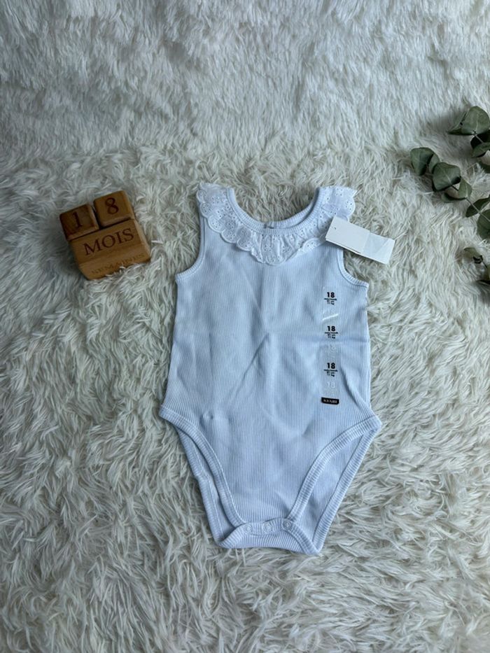 Body blanc col broderie anglaise taille 18 mois Kiabi