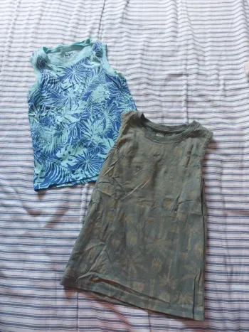 Lot de 2 tee-shirts sans manches 8 ans