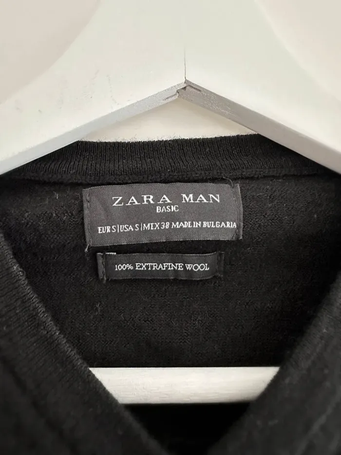 Pull en col V homme de Zara man taille S très bon état - photo numéro 2