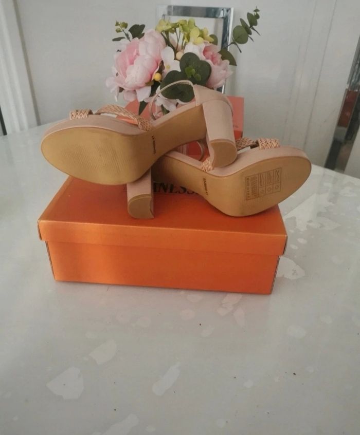 🩷🤍Jolie Paires De Sandales Les Secrets De Vanessa 🩷🤍 - photo numéro 5