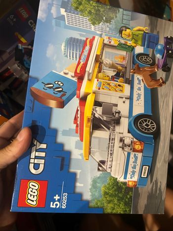 Lego 60253 City Le camion de la marchande de glaces