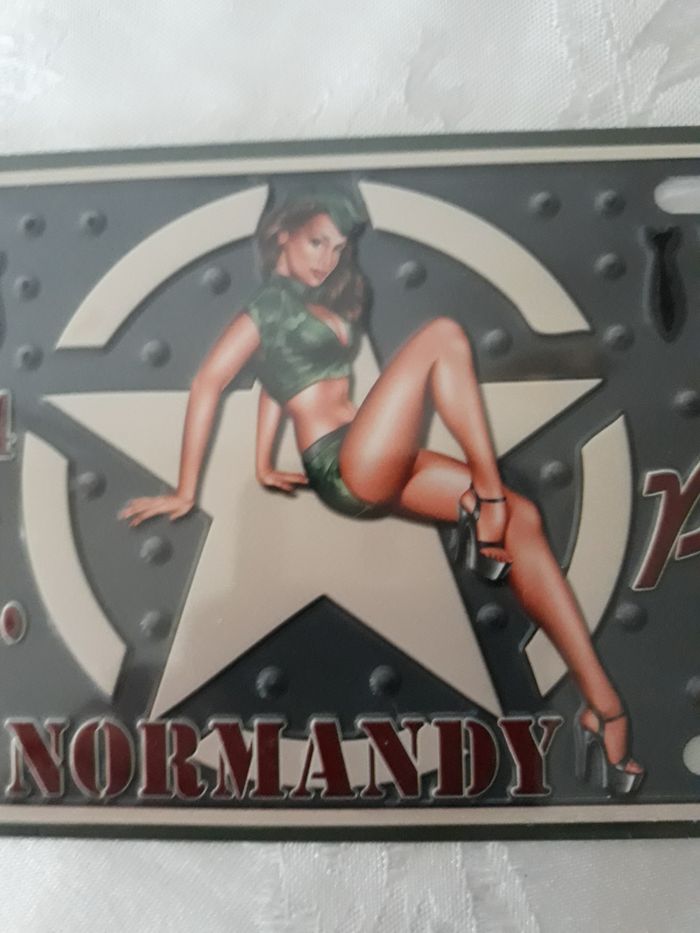 Faby27800 Plaque postale Pin Up Air Force D. Day Normandie