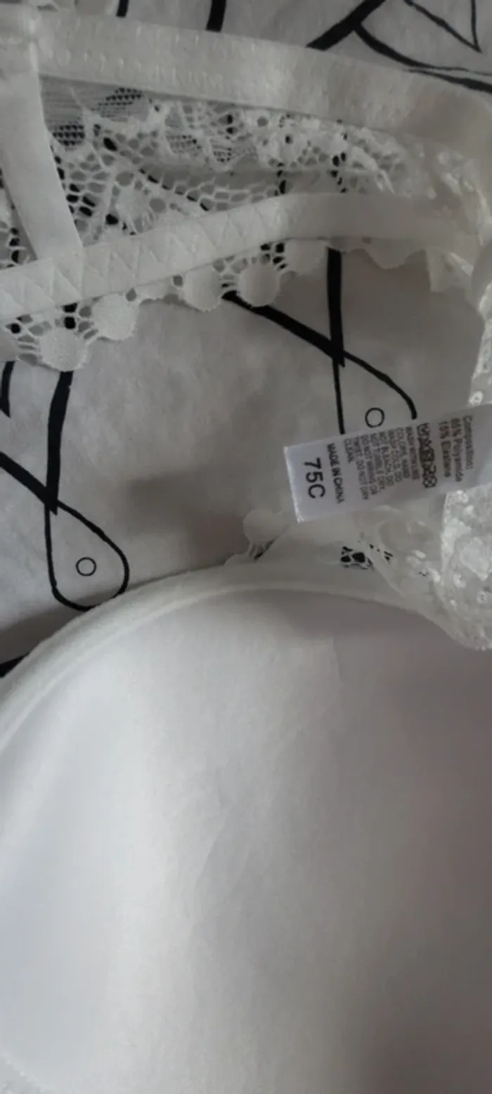 Soutien gorge blanc neuf 90C ( mais noté 75C) - photo numéro 2