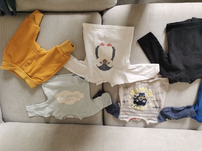Lots de vêtements bébé taille 3 mois - photo numéro 3