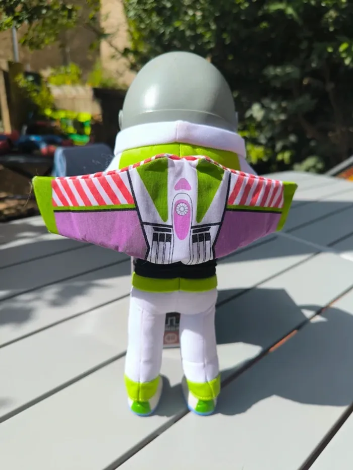 Peluche rigide buzz l'éclair toy story 30cm Disneyland Paris - photo numéro 4
