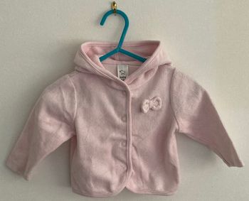 gilet à capuche taille 6 mois