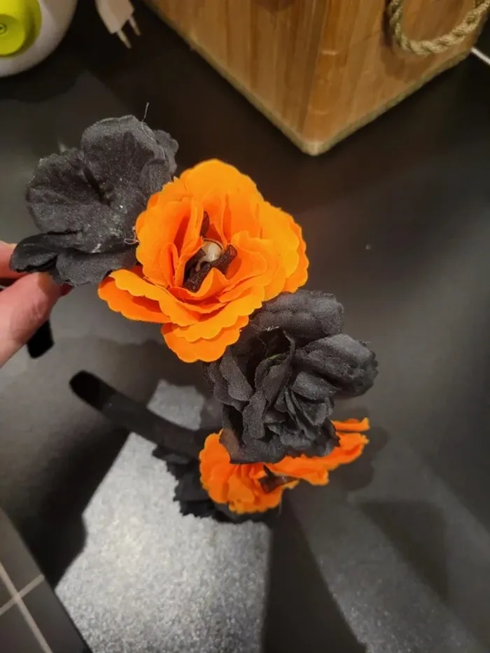 Serre têtes femme rose fleur noir et orange tête de mort paillette - photo numéro 3