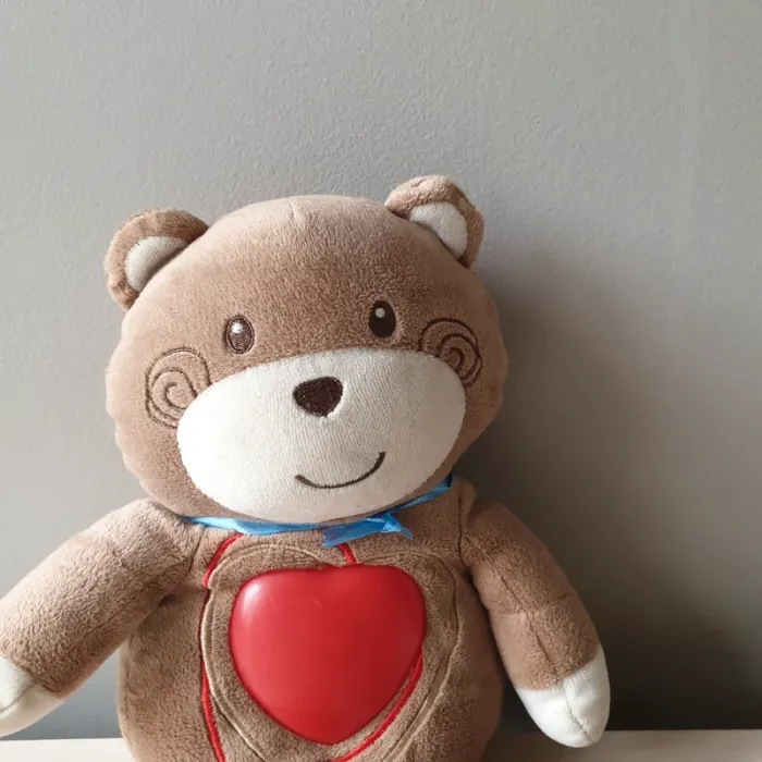 peluche ours chicco veilleuse musical coeur rouge - photo numéro 3