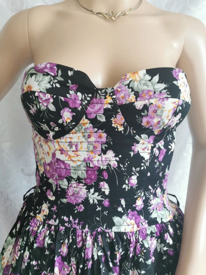 Robe. Noir Rose Taille 34. Ged London - photo numéro 3