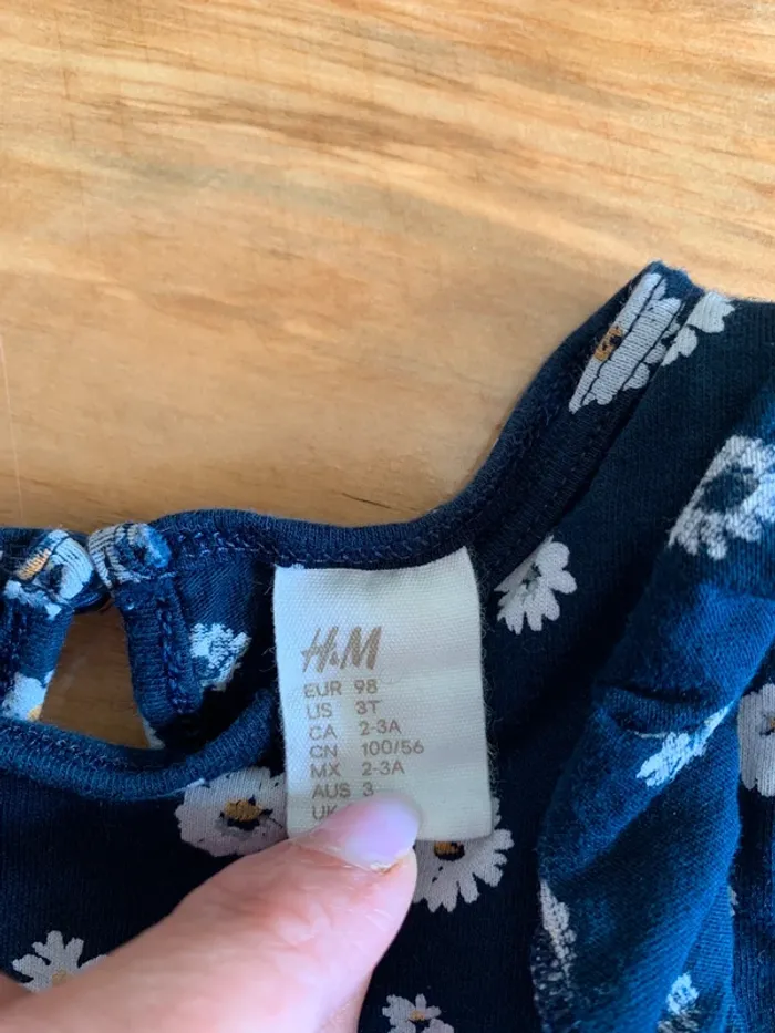 Jolie robe à fleurs 🌸 h&m taille 2/3 ans - photo numéro 3