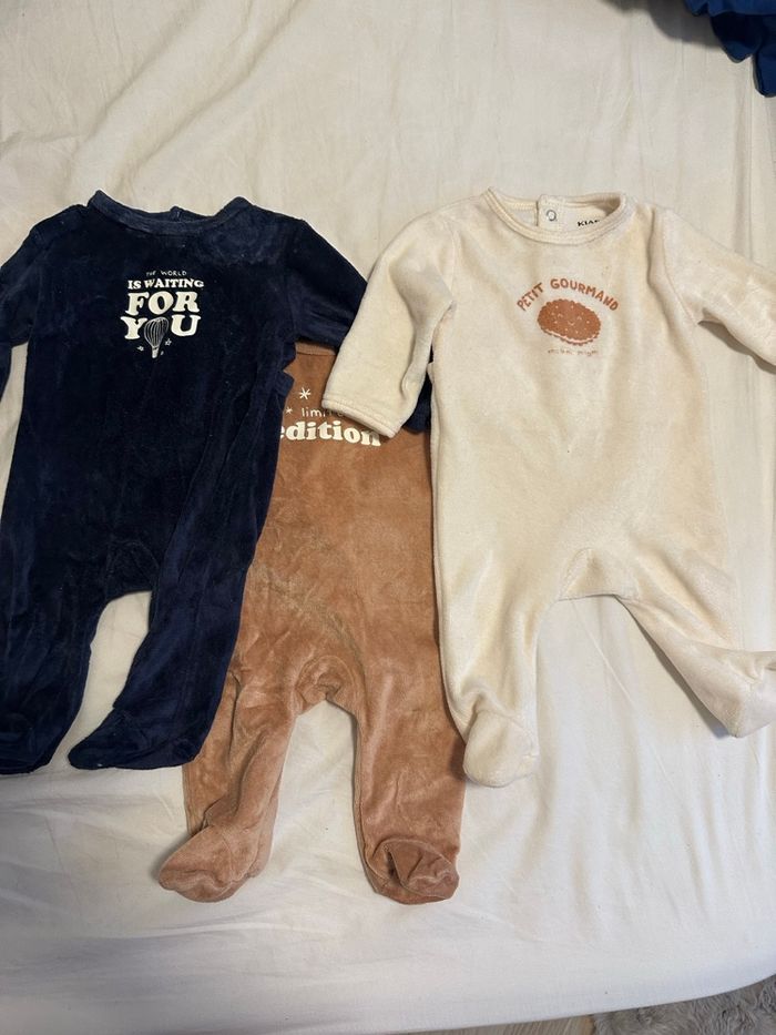 3 pyjamas bébé
