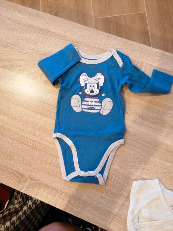 4 bodies - photo numéro 6