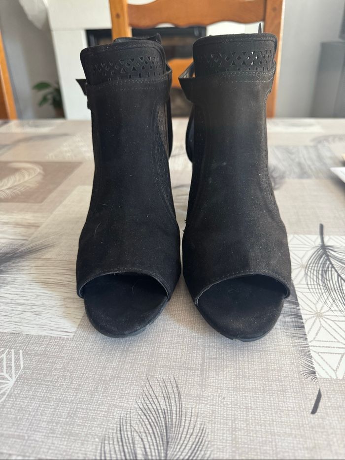 Chaussures à talon en daim noir - photo numéro 2