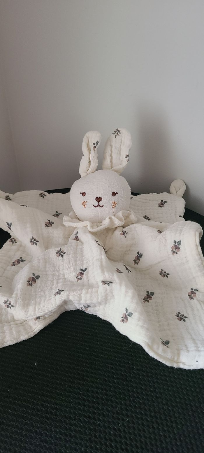 Doudou Plat/Mouchoir Lange Carré Lapin Jaune Noisettes