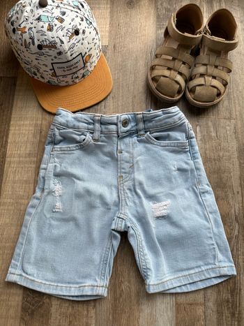 - Short H&M  - 3 ans  - bon état