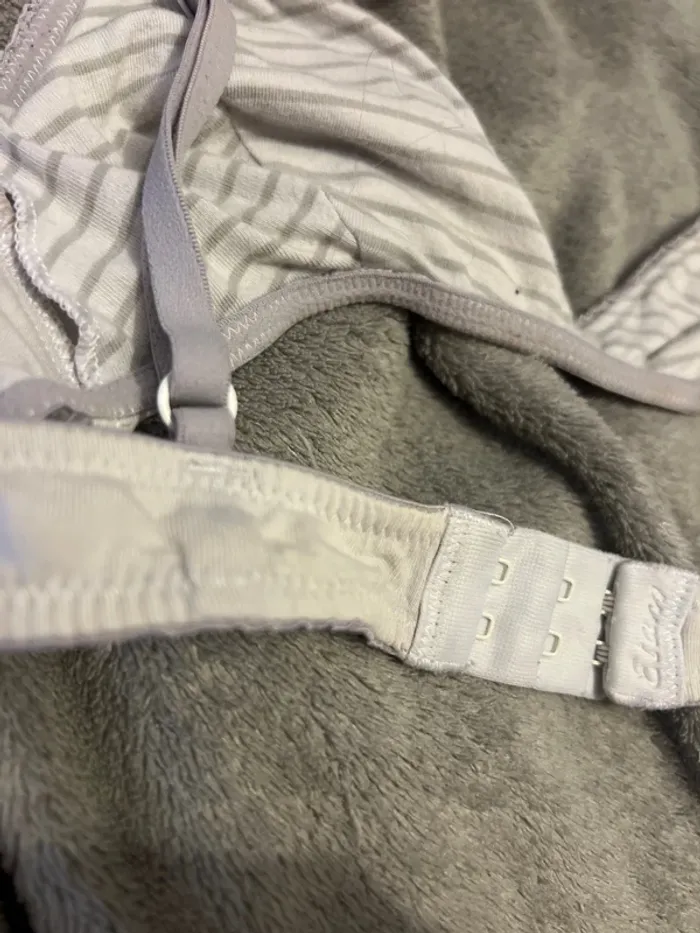 Brassière blanche mignonne avec petit noeud - photo numéro 4