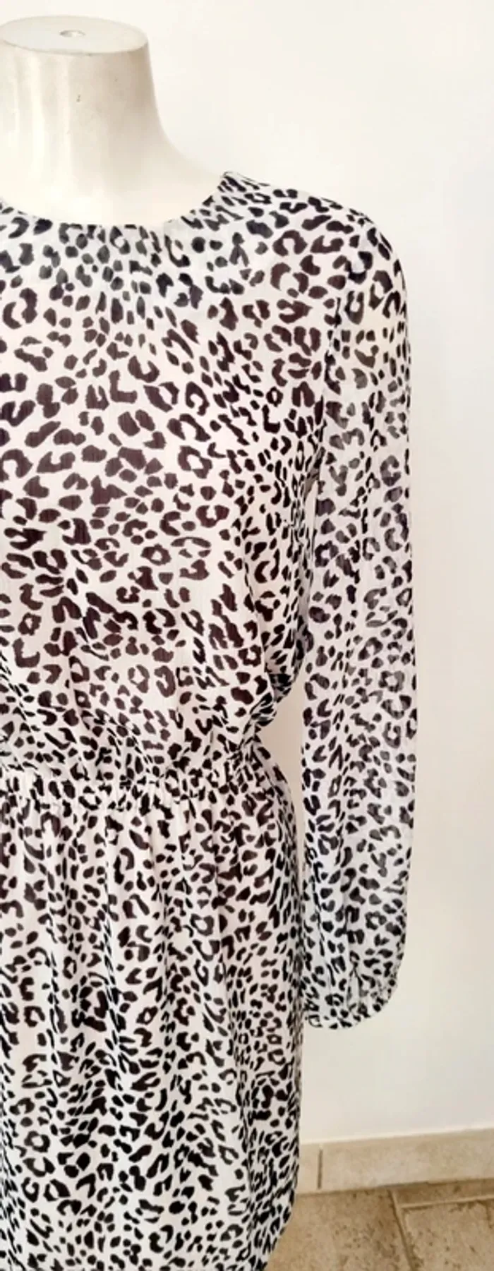 Robe courte léopard noire et blanche kookai 36 - photo numéro 2