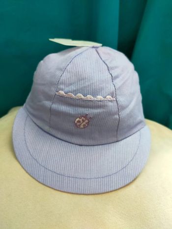Casquette bébé en velours fin lilas – broderie coccinelle