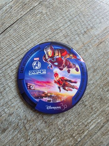 Badge - broche disney cast member advengers campus disneyland paris