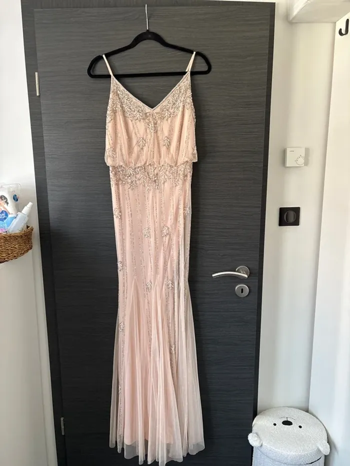 Robe soirée en perle