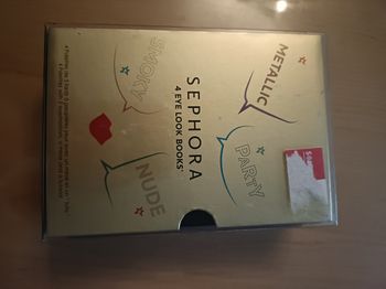 Lot de 4  palettes Sephora dans un coffret livres