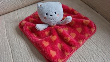 Doudou plat chat rose coeurs oranged orchestra