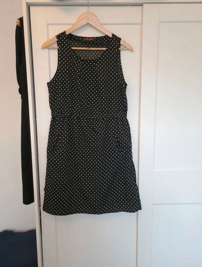 Robe noire taille 40