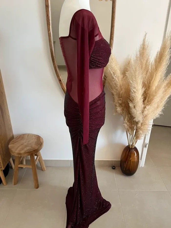 Robe de soirée bordeaux à strass neuve Meshki - photo numéro 8