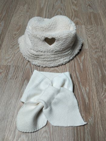 Chapeau 10-12 ans et écharpe