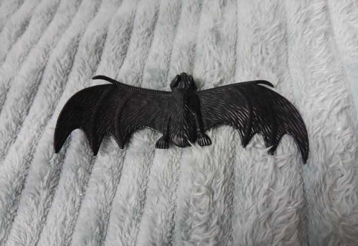 Figurine  de chauve-souris - photo numéro 2
