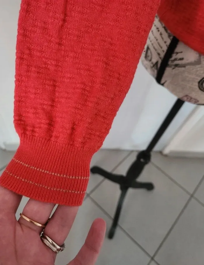 Très Joli Pull Corail de marque Camaïeu et de taille 38 - photo numéro 3